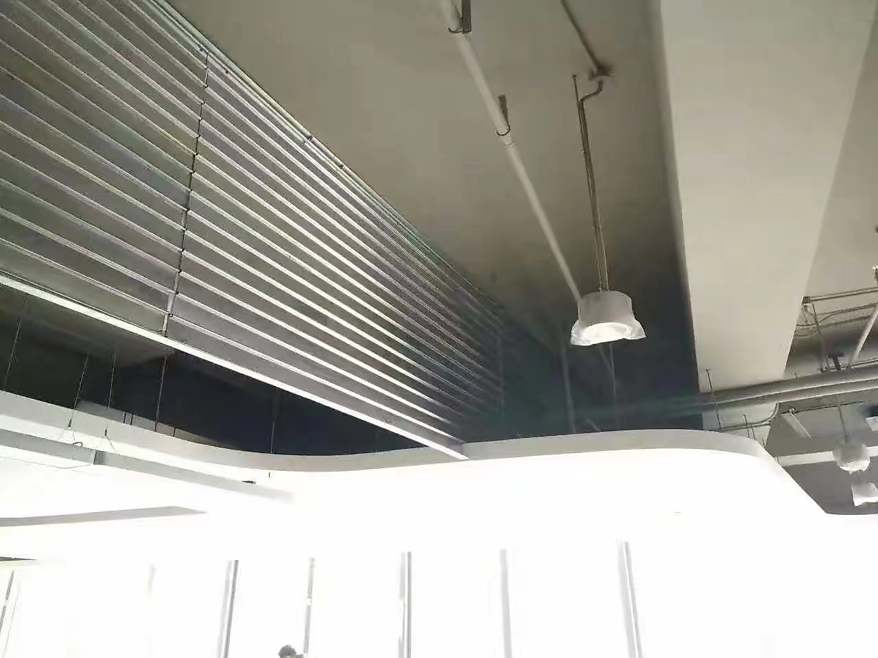 擋煙垂壁有幾種材質(zhì)？各自的特點(diǎn)是什么？(圖8)